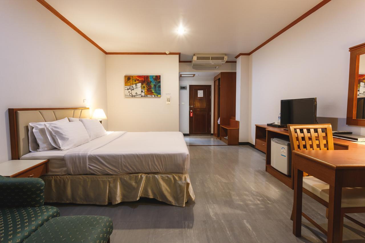 Surin Majestic Hotel Exterior photo