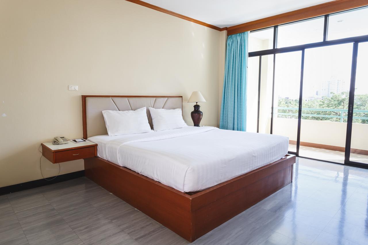 Surin Majestic Hotel Exterior photo