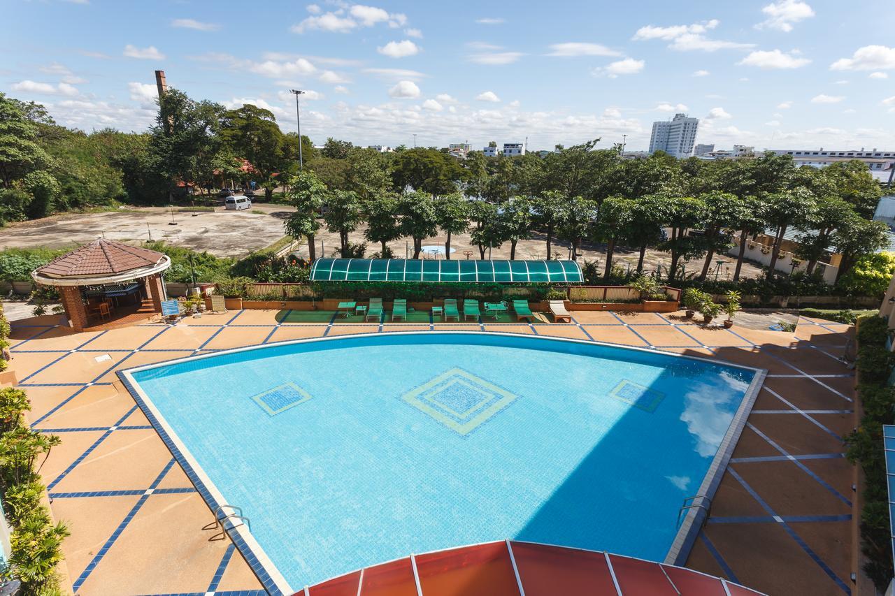 Surin Majestic Hotel Exterior photo